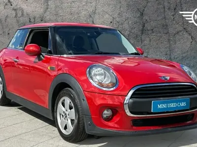 Begagnad Mini ONE Hatch 101 HK (74 kW) 2017 Röd Halvkombi