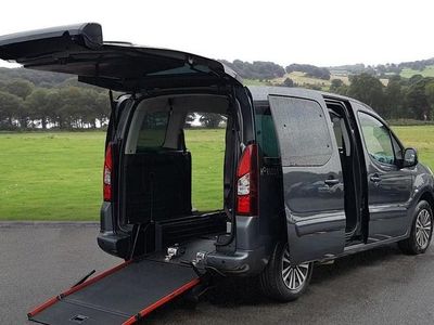 Used Peugeot TePee Allure 100 HP (73 kW) 2016