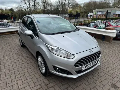 Używany Ford Fiesta Titanium 100 KM (73 kW) 2015 Srebrny Hatchback
