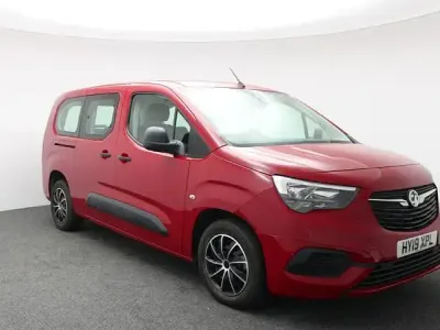 Used Vauxhall Combo Design Edition 110 HP (80 kW) 2019 Red MPV