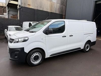 Używany Vauxhall Vivaro 100 KM (73 kW) 2023 Biały Minivan