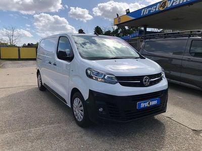 Second-hand Vauxhall Vivaro drive 100 CP (73 kW) 2023 Alb Monovolum
