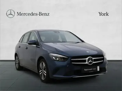 Usado Mercedes B200 147 HP (108 kW) 2022 Azul Monovolume