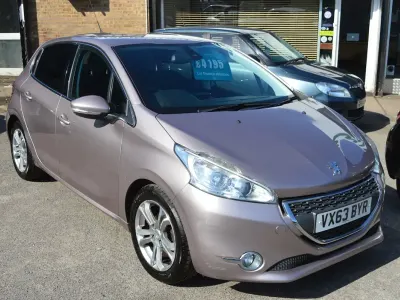 Used Peugeot 208 Allure 82 HP (60 kW) 2013 Pink Hatchback