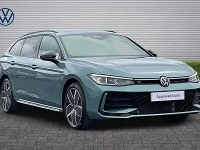 New VW Passat Black Edition 204 HP (150 kW) 2026 Mariposit green Estate
