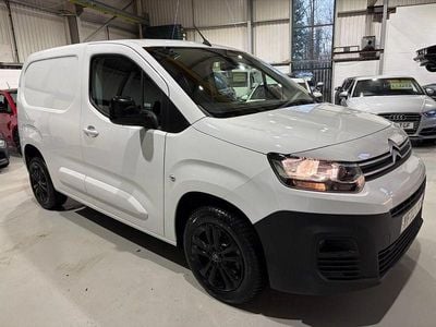 Used Citroën Berlingo 130 HP (95 kW) 2022 White MPV
