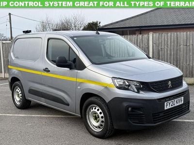 Begagnad Peugeot Partner S 131 HK (96 kW) 2020 Grå Minibuss