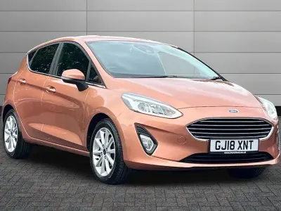 Used Ford Fiesta Titanium 100 HP (73 kW) 2018 Chrome copper Hatchback