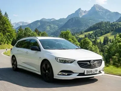 Używany Vauxhall Insignia SRi 170 KM (125 kW) 2019 Biały Hatchback