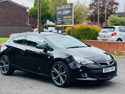 Second-hand Vauxhall Astra Edition 120 CP (88 kW) 2017 Negru Coupe