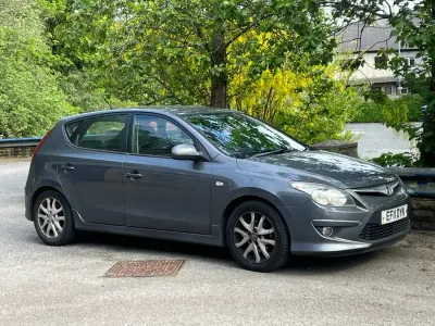 Używany Hyundai i30 Comfort 115 KM (84 kW) 2011 Szary Hatchback