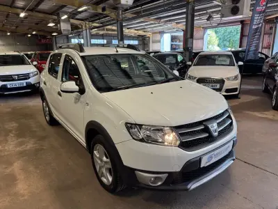 Used Dacia Sandero Lauréate 90 HP (66 kW) 2014 White Hatchback