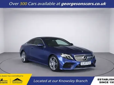 Begagnad Mercedes E220 AMG line 194 HK (142 kW) 2019 Blå Sportkupé