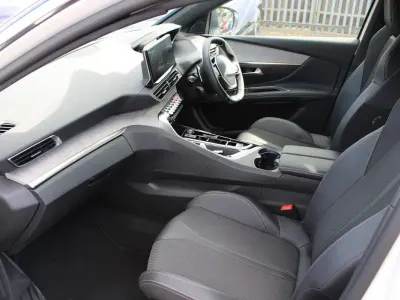 Używany Peugeot 3008 GT 134 KM (98 kW) 2024 Biały SUV
