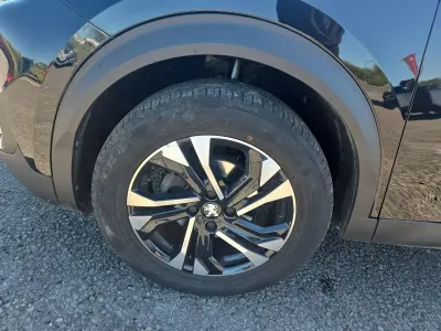 Second-hand Peugeot 2008 Allure+ 100 CP (73 kW) 2023 Negru SUV