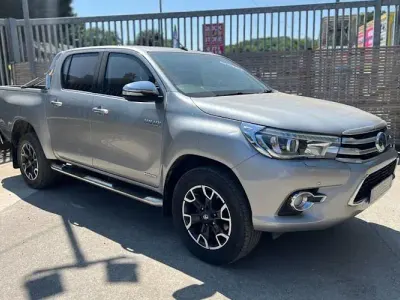 Used Toyota HiLux 150 HP (110 kW) 2016 Silver Pickup