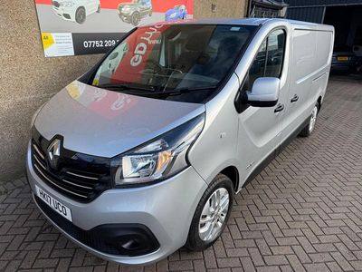 Begagnad Renault Trafic 2017 Silver Minibuss