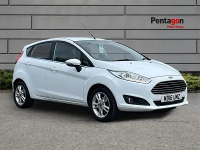 Used Ford Fiesta Zetec 80 HP (58 kW) 2016 White Hatchback