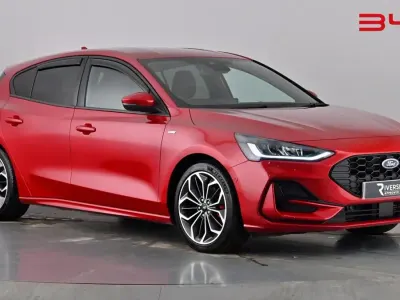 Used Ford Focus ST-Line X 155 HP (114 kW) 2023 Fantastic red Hatchback