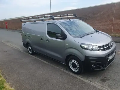 Używany Vauxhall Vivaro 145 KM (106 kW) 2022 Szary Minivan