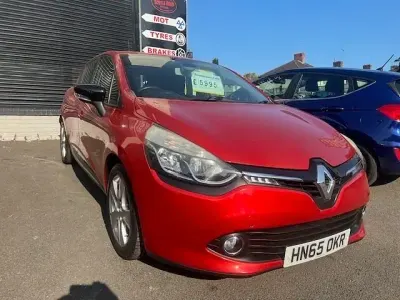 Used Renault Clio Dynamique 75 HP (55 kW) 2015 Red Hatchback