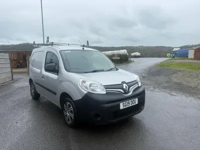 Używany Renault Kangoo Business 2019 Srebrny Minivan