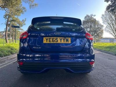 Used Ford Focus Zetec 120 HP (88 kW) 2015 Blue Hatchback