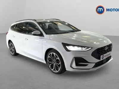 Begagnad Ford Focus ST-Line X 155 HK (114 kW) 2023 Vit Kombi