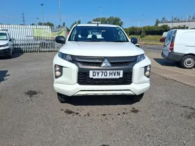 Used Mitsubishi L200 150 HP (110 kW) 2020 White Pickup