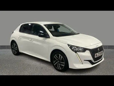 Second-hand Peugeot 208 Allure+ 2023 Alb Hatchback