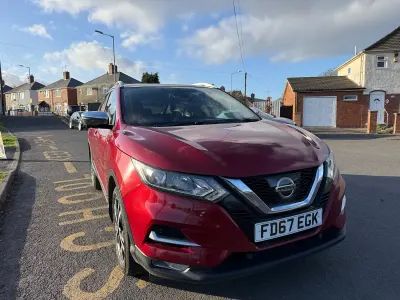 Used Nissan Qashqai N-Connecta 110 HP (80 kW) 2017 Red SUV