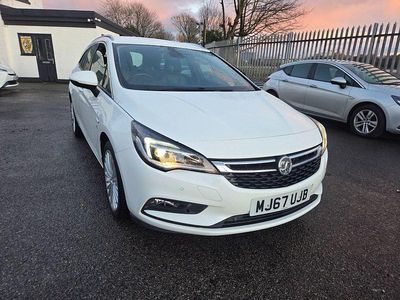 Used Vauxhall Astra Elite 150 HP (110 kW) 2017 White Estate