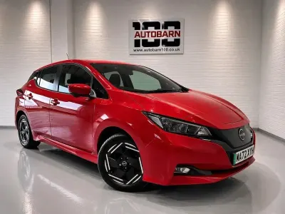 Gebraucht Nissan Leaf Acenta 110 kW (150 PS) 2022 Rot Kleinwagen