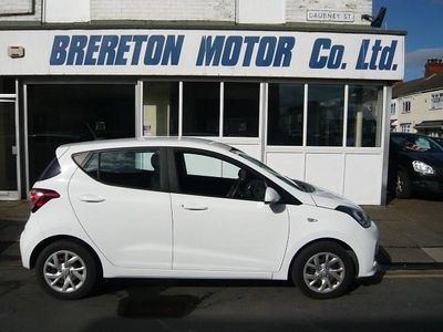 Used Hyundai i10 SE 66 HP (48 kW) 2017 White Hatchback