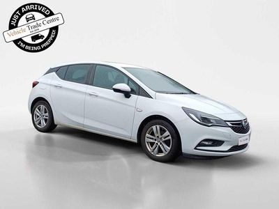 Second-hand Vauxhall Astra Design Edition 2018 Alb Hatchback