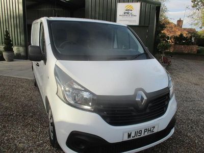 White Used 2019 Renault Trafic Business MPV | £7,295 (Fair price)