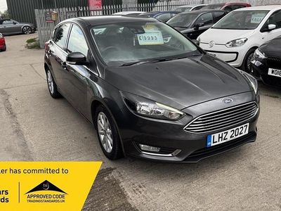 Begagnad Ford Focus Titanium 125 HK (91 kW) 2017 Grå Halvkombi