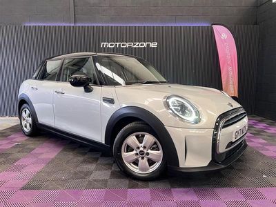 Używany Mini Cooper Classic 136 KM (100 kW) 2022 Srebrny Hatchback