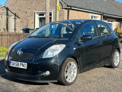 Używany Toyota Yaris SR 2008 Czarny Hatchback