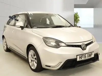 Usado MG MG3 106 HP (77 kW) 2015 Prateado Citadino