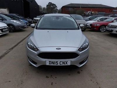 Used Ford Focus Zetec 115 HP (84 kW) 2015 Silver Hatchback