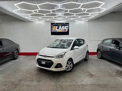 Used Hyundai i10 SE 67 HP (49 kW) 2016 White Hatchback