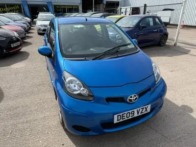 Usado Toyota Aygo 67 HP (49 kW) 2009 Azul Citadino