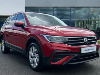 Used VW Tiguan Allspace Life 150 HP (110 kW) 2023 Kings red premium metallic SUV