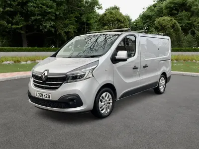 Usado Renault Trafic 2019 Plateado Monovolumen