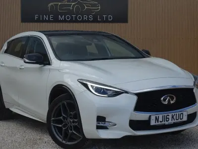 Used Infiniti Q30 Sport Tech 109 HP (80 kW) 2016 White Hatchback