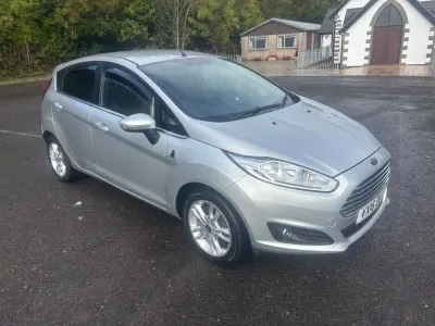 Begagnad Ford Fiesta Zetec 2016 Silver Halvkombi