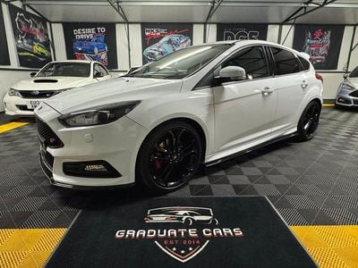Używany Ford Focus ST 250 KM (183 kW) 2017 Biały Hatchback