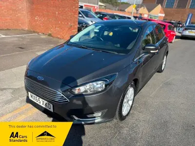 Used Ford Focus Titanium 125 HP (91 kW) 2015 Grey Hatchback