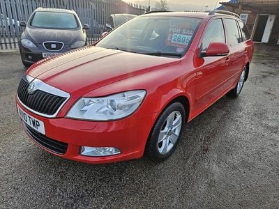 Red Used 2010 Skoda Octavia Elegance Estate | £2,695 (Fair price)